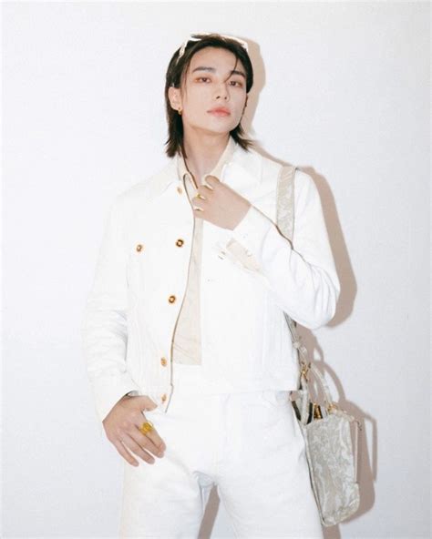 HYUNJIN es el nuevo embajador de VERSACE .